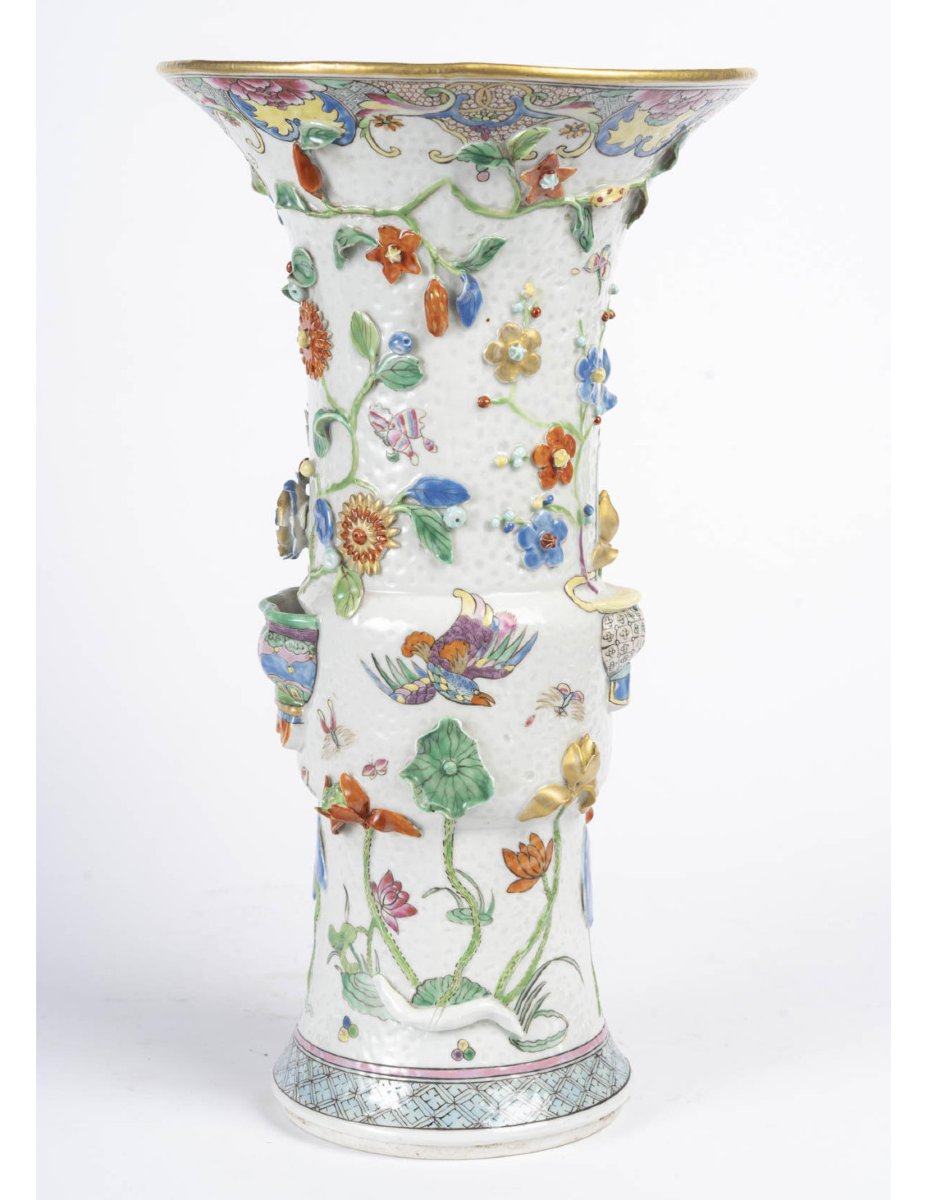 A Chinese-style Vase Made Of Glazed Porcelain.-photo-1