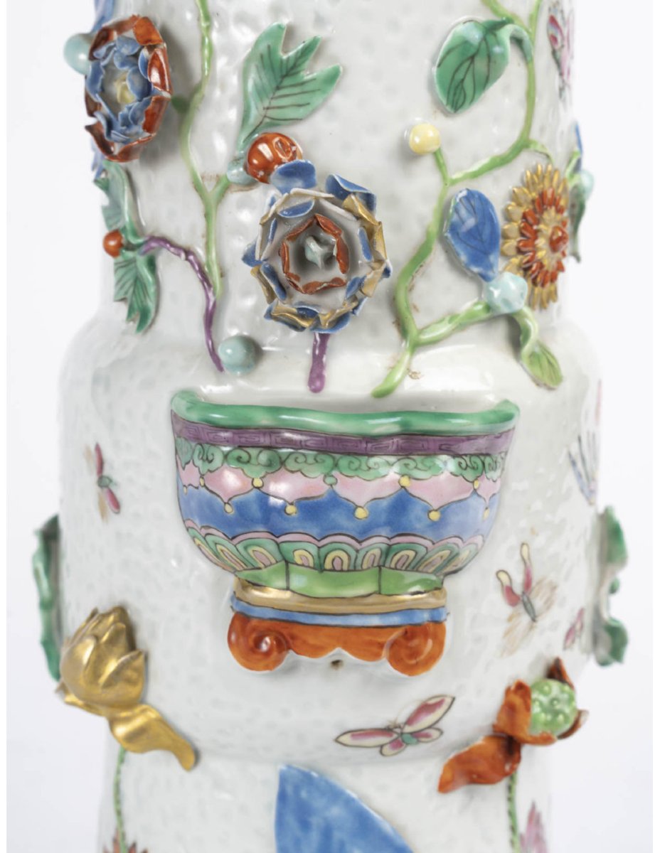 A Chinese-style Vase Made Of Glazed Porcelain.-photo-3