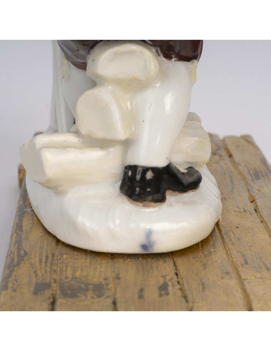 Sculpture en porcelaine de Meissen, représentant un paysan Russe, XVIIIème siècle.-photo-3