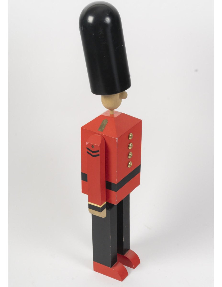 Painted Wooden Sculpture Depicting An English Royal Guard, Standing Figure With Movable Arms And Head, 20th Century-photo-1