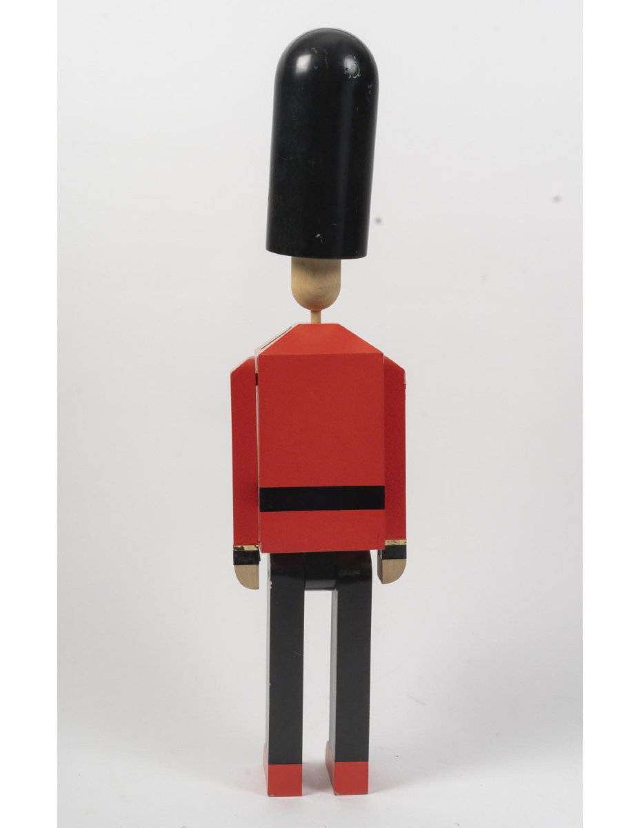 Painted Wooden Sculpture Depicting An English Royal Guard, Standing Figure With Movable Arms And Head, 20th Century-photo-2