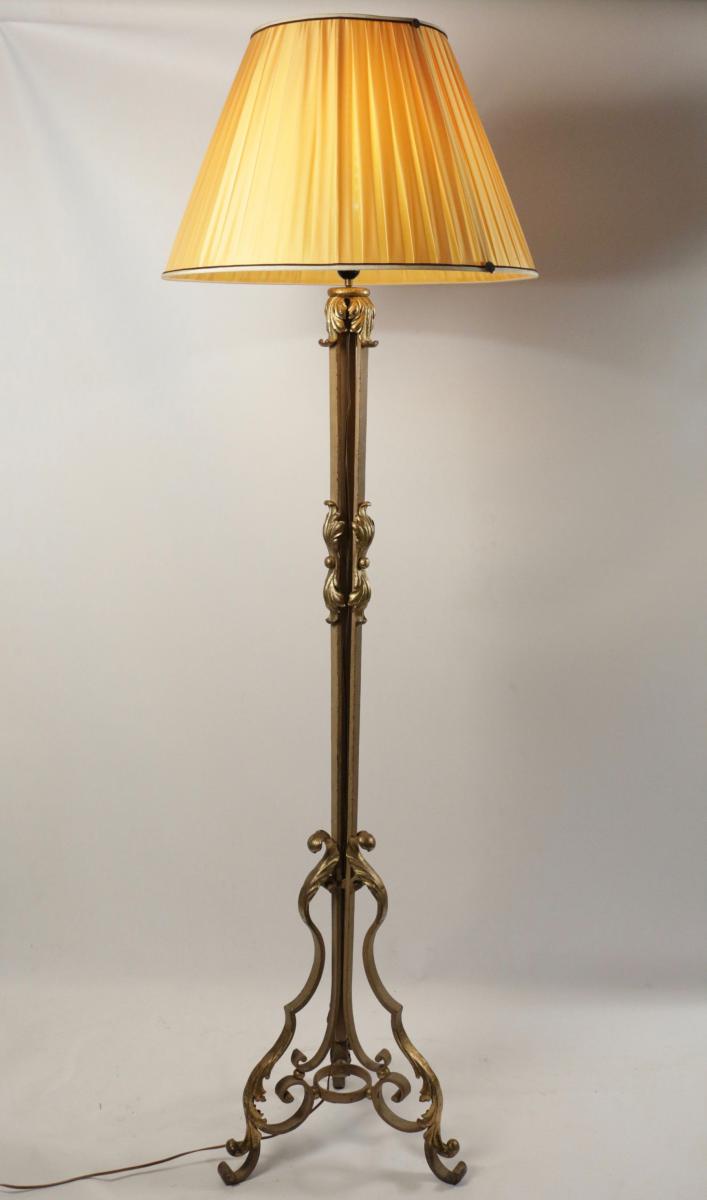 Beautiful Standing Lamp In Wrought Iron With Gold Gilded Accents From The Beginning Of The 20th