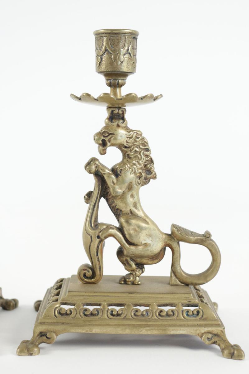 Paire De Bougeoirs à Main Du 19ème Siècle En Bronze Au Motif De Chimère.-photo-3