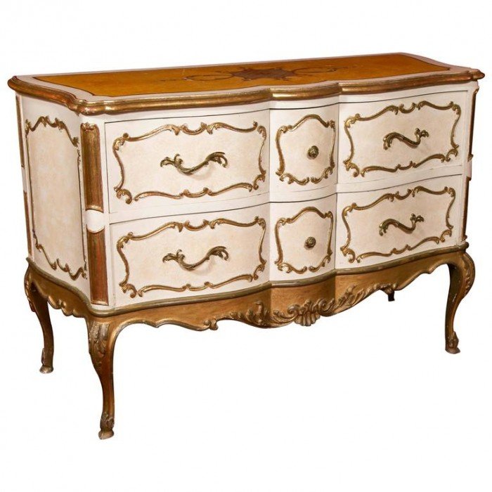 Italian Commode From The 1950's In Wood And Gold Gilt. Very Pretty Design.