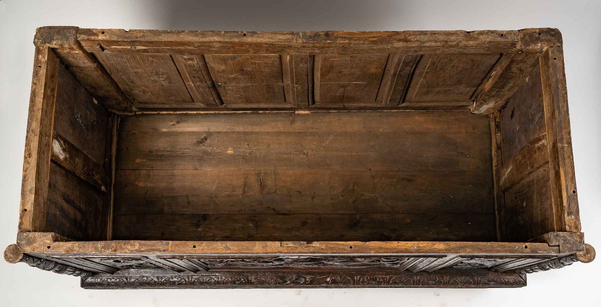 17th Century Chest-photo-3