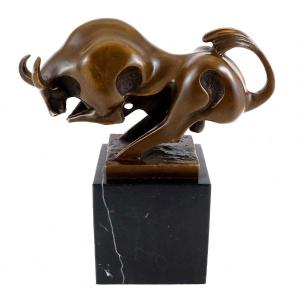 Sculpture En Bronze Représentant Un Taureau En Mouvement, XXème Siècle