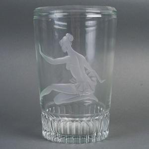 Vase In Cut And Engraved Crystal, Decor Of An Engraved Dancer, Signed, 20th Century.