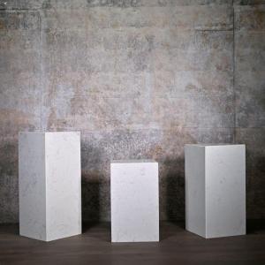 Set Of 3 Stelae, White Marble Columns, 20th Century.