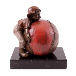 Sculpture En Bronze Représentant L’enfant Et La Joie Du Baseball, XXème Siècle.