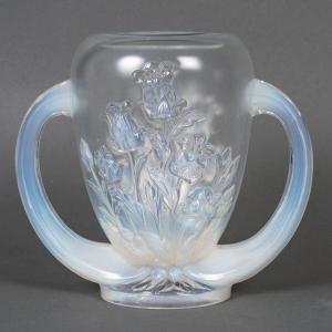 Opalescent Glass Vase From Verlys, Early 20th Century.