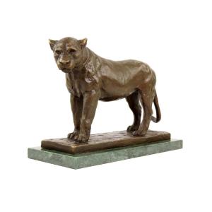 Sculpture animalière en bronze "Lionne Nubienne" d'après Rembrandt Bugatti