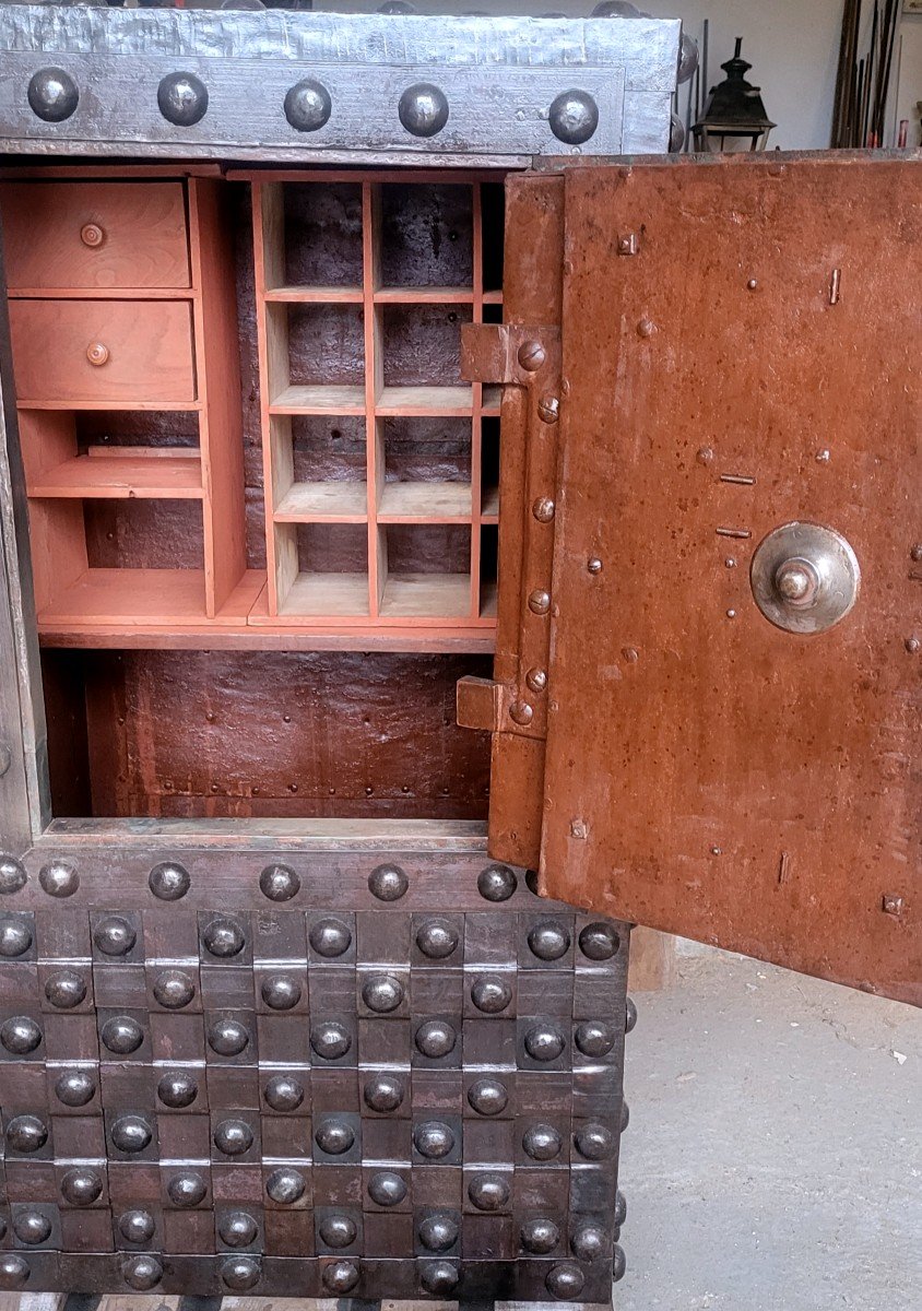 Master Ironworker's Or Journeyman's Studded Safe-photo-3