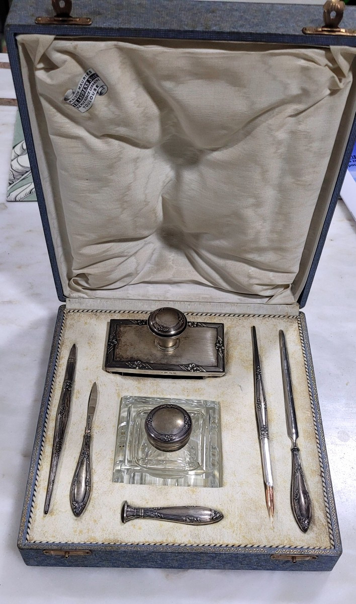 Nécessaire de bureau en argent