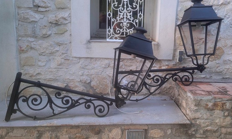 Paire de lanternes de ville