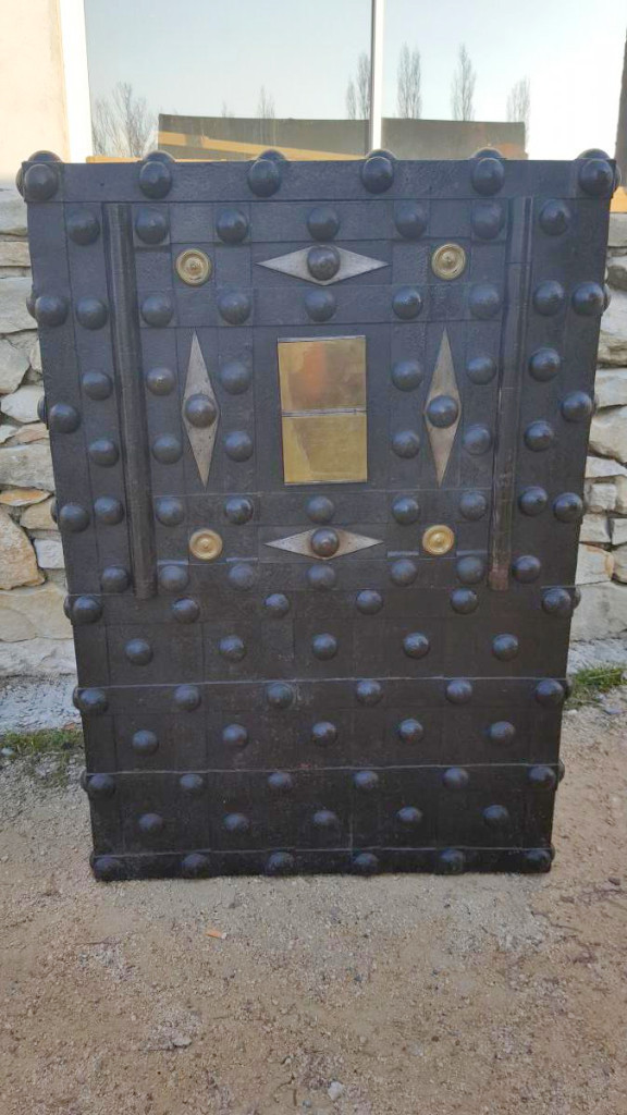 Coffre Fort à Clous