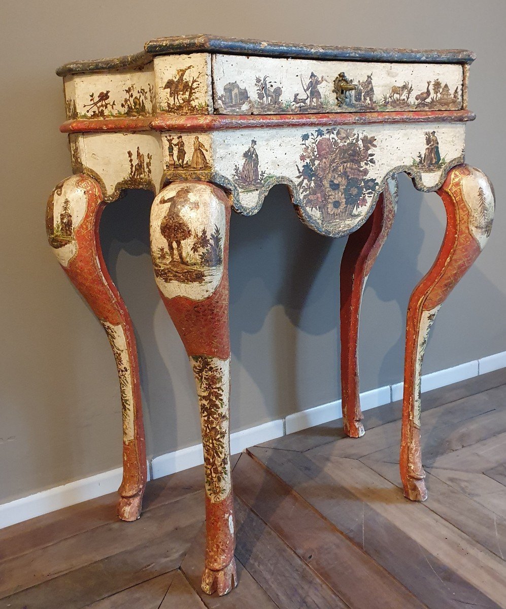 table sicilienne Louis XV laqueé et décoréè 'arte povera'