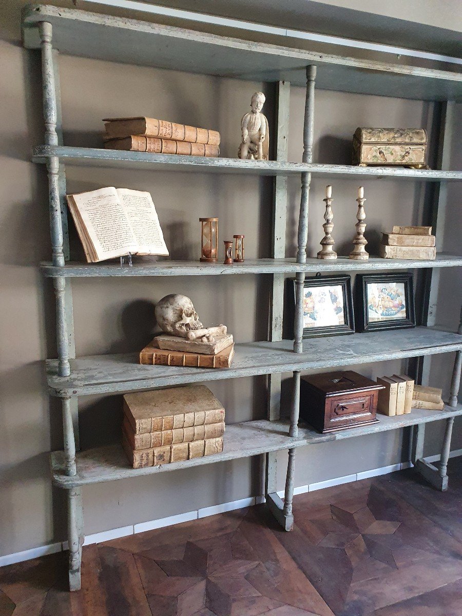 4-storey Painted Wooden Shop -photo-2