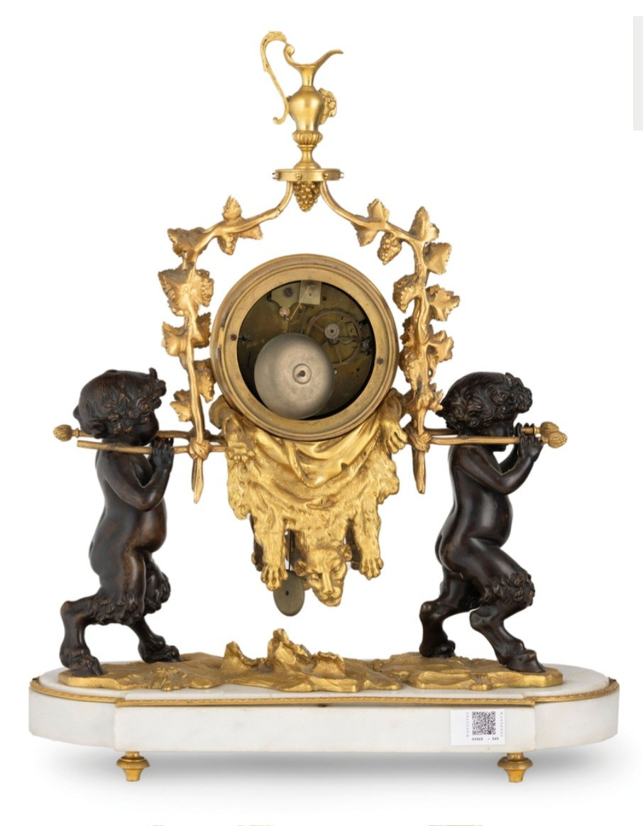Pendule en bronze doré et patiné, aux satyres, France, vers 1830-photo-4