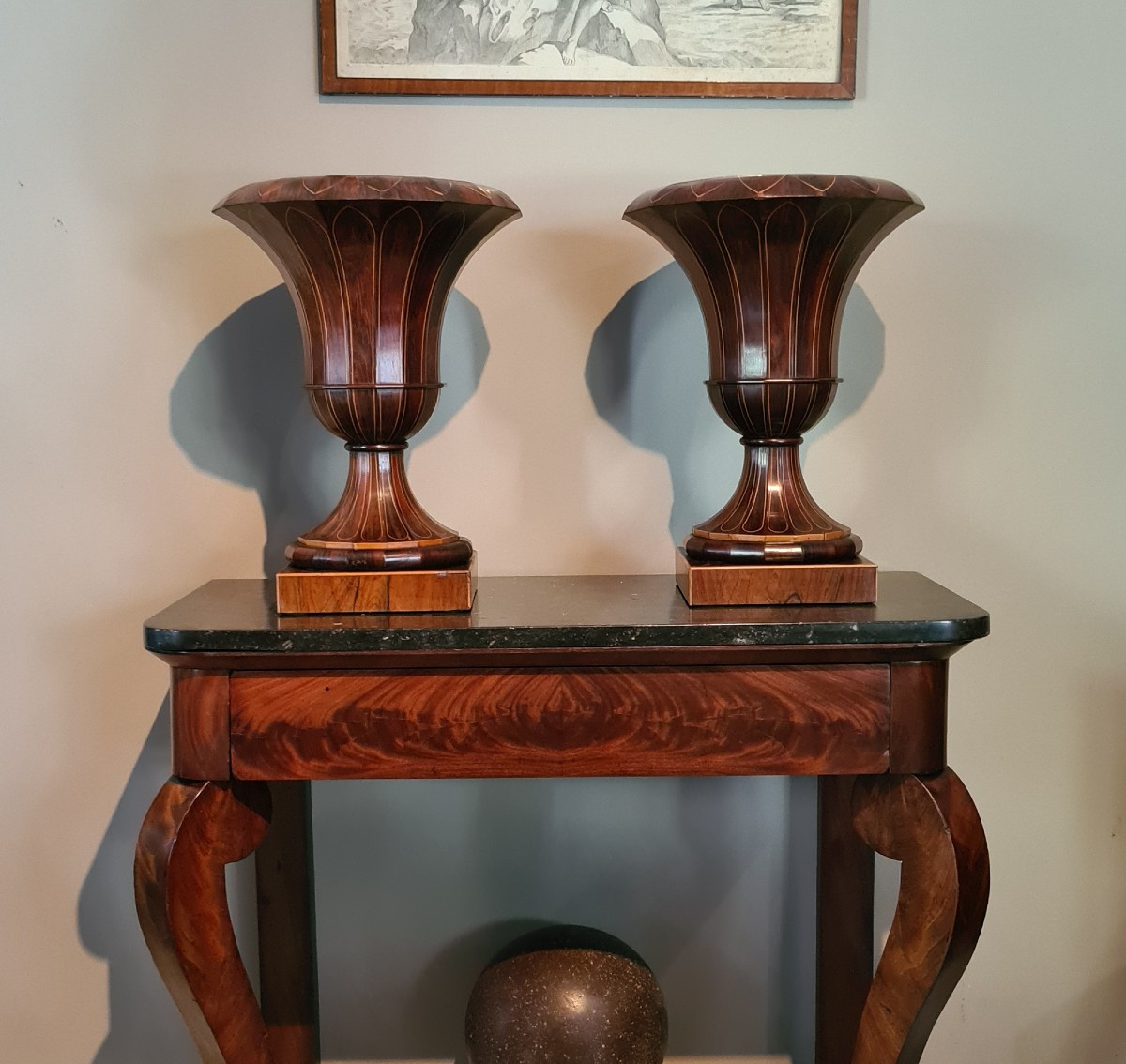 Paire de vases Médicis en bois de violet Piémont
