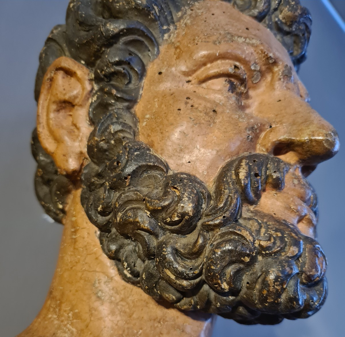 Male Bust In Carved Wood 17th Century -photo-4