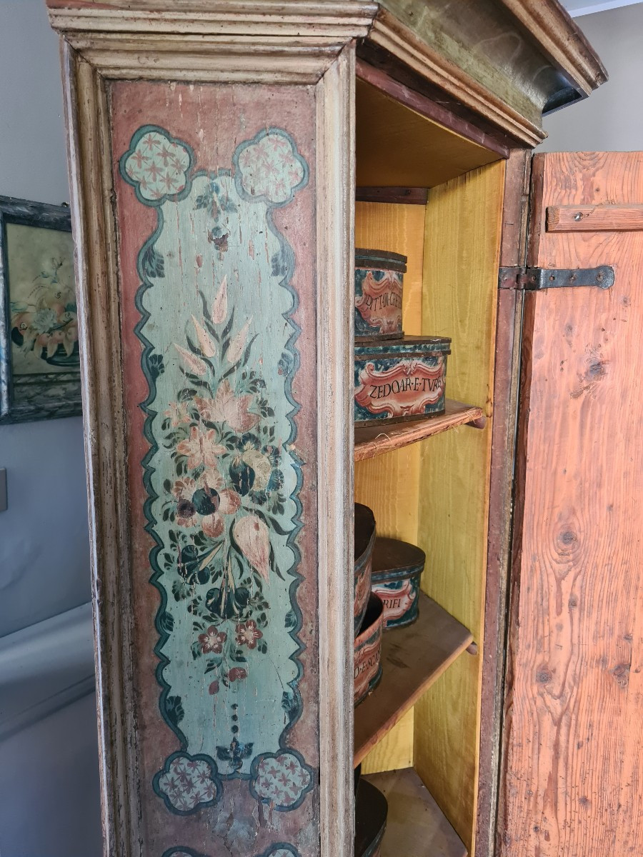 Corner Cabinet In Painted And Lacquered Wood Original Polychrome XVIIIth Century -photo-1