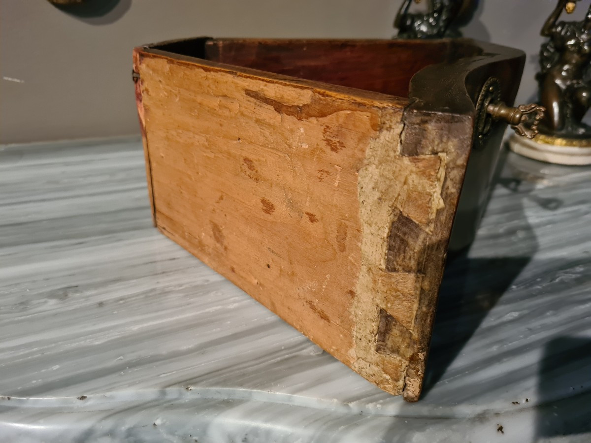 Petite commode Diretoire en noyer galbé. Début XIXe siècle -photo-3