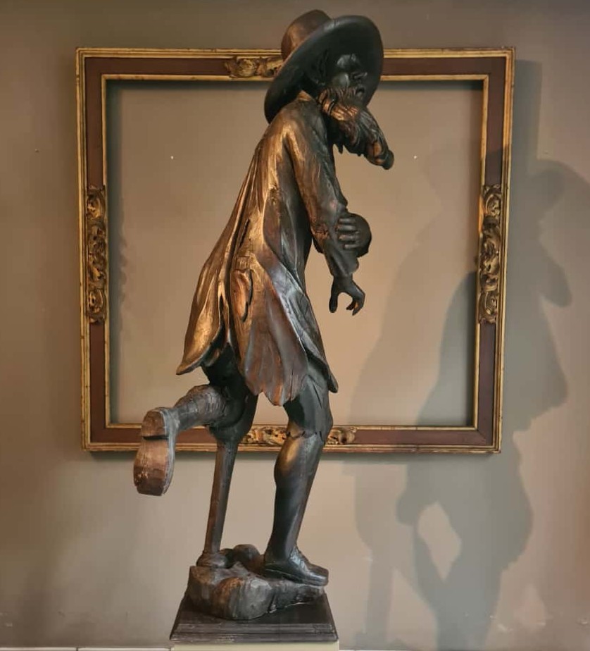 Rare grande sculpure sculptée et gravée de Pitocco, Vénétie, milieu du XVIIIe siècle.