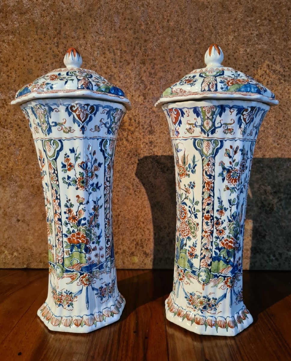 Paire de potiches avec couvercle