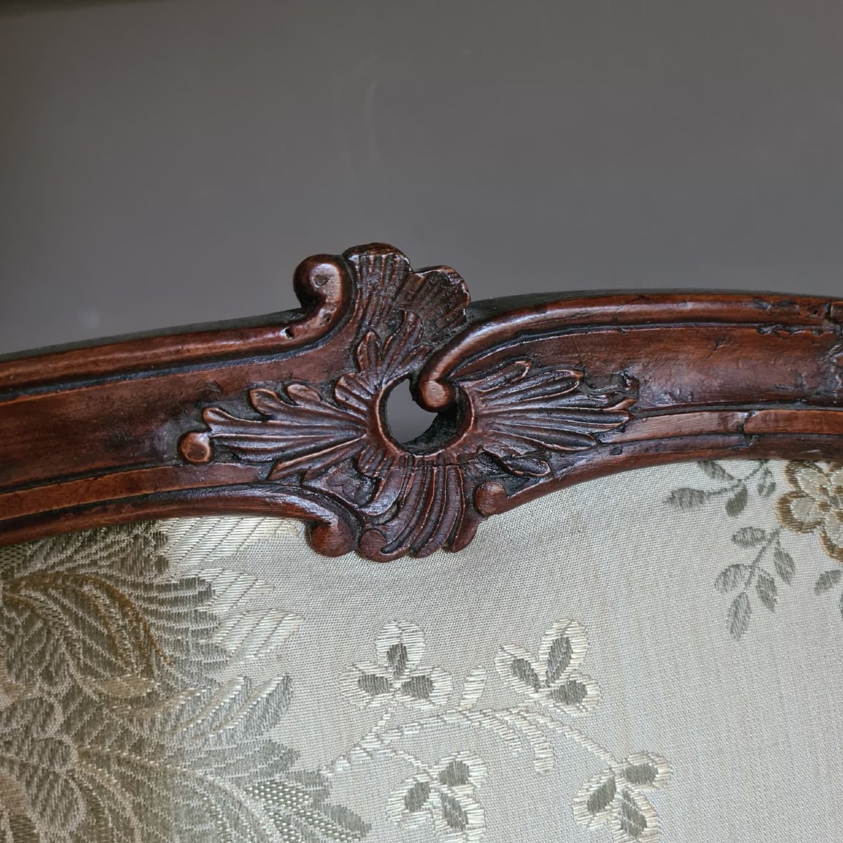 Paire de fauteuils en noyer-photo-2
