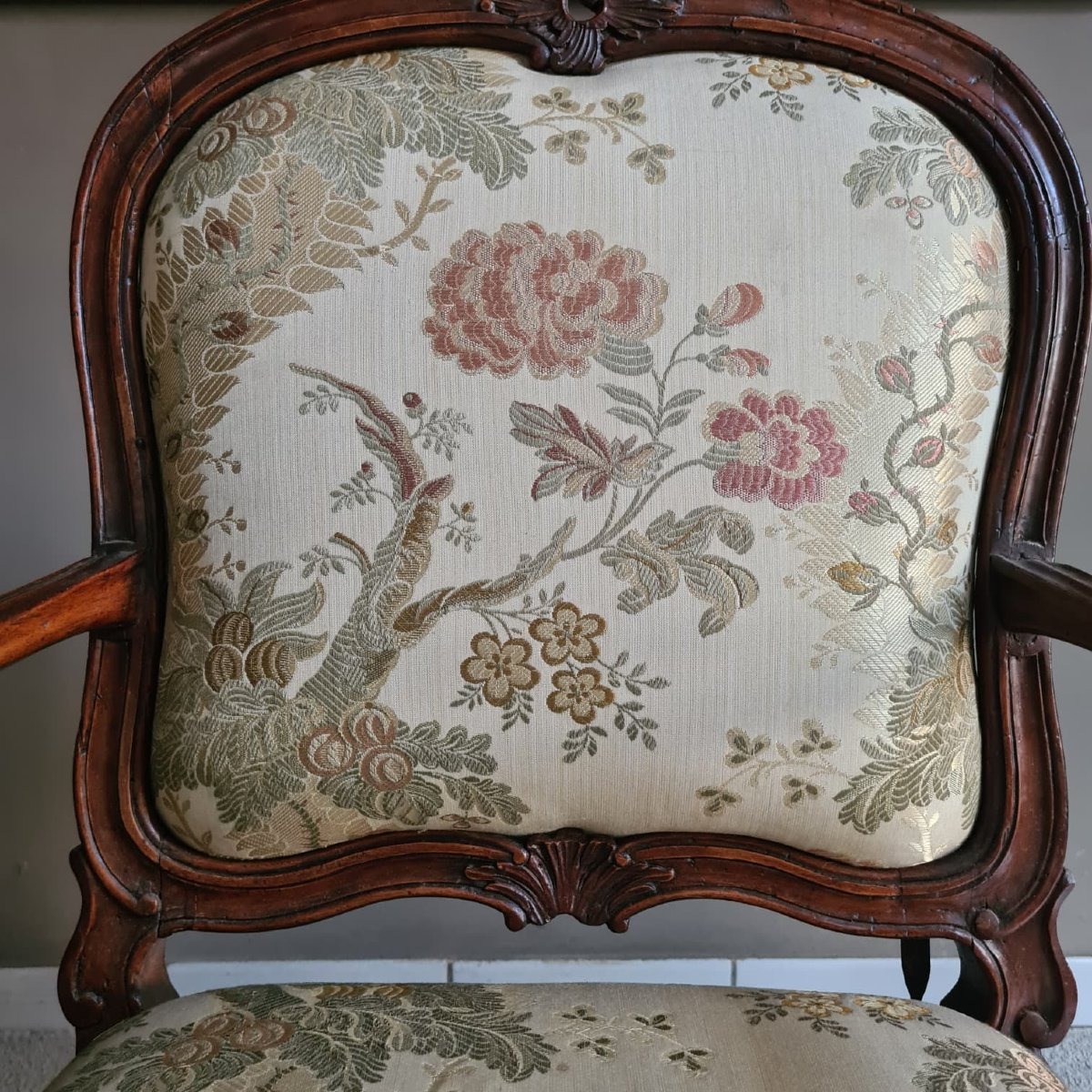 Paire de fauteuils en noyer-photo-7