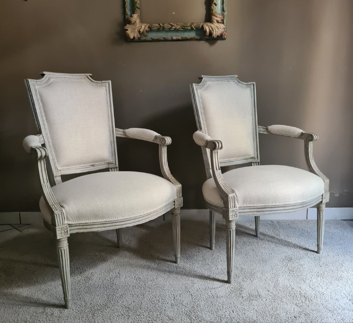 Paire de fauteuils laqués