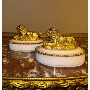 Paire De Lions Néoclassiques En Bronze Doré 19ème Siècle