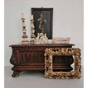 Small Walnut Chest Carved On The Front And Sides Emilia, 17th Century 
