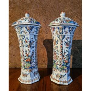 Paire de potiches avec couvercle