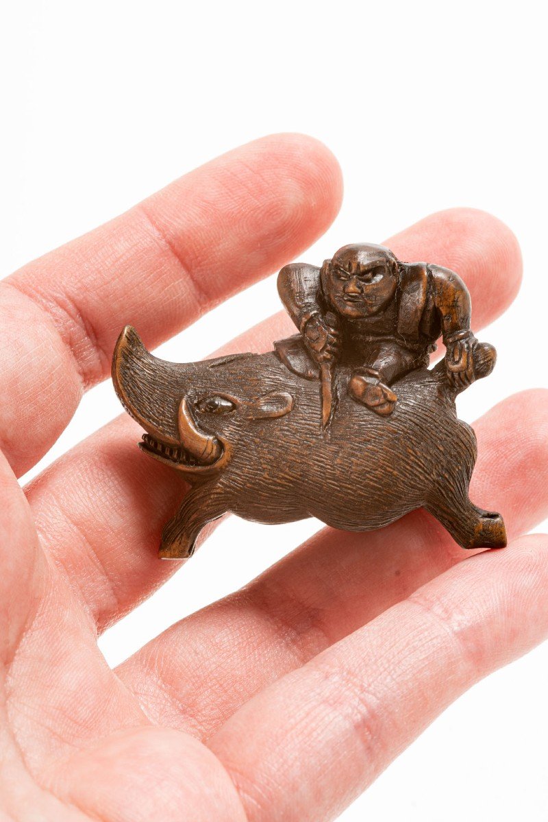 Netsuke Japonais Buis Représentant Nitta No Shiro Sur Un Sanglier-photo-1