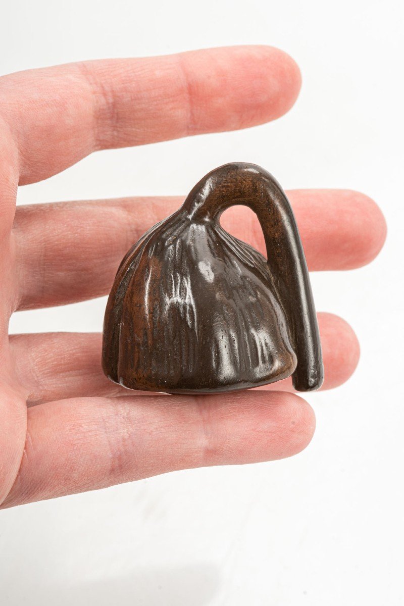 Un Netsuke Japonais En Buis Représentant Une Fleur De Lotus Articulée-photo-1