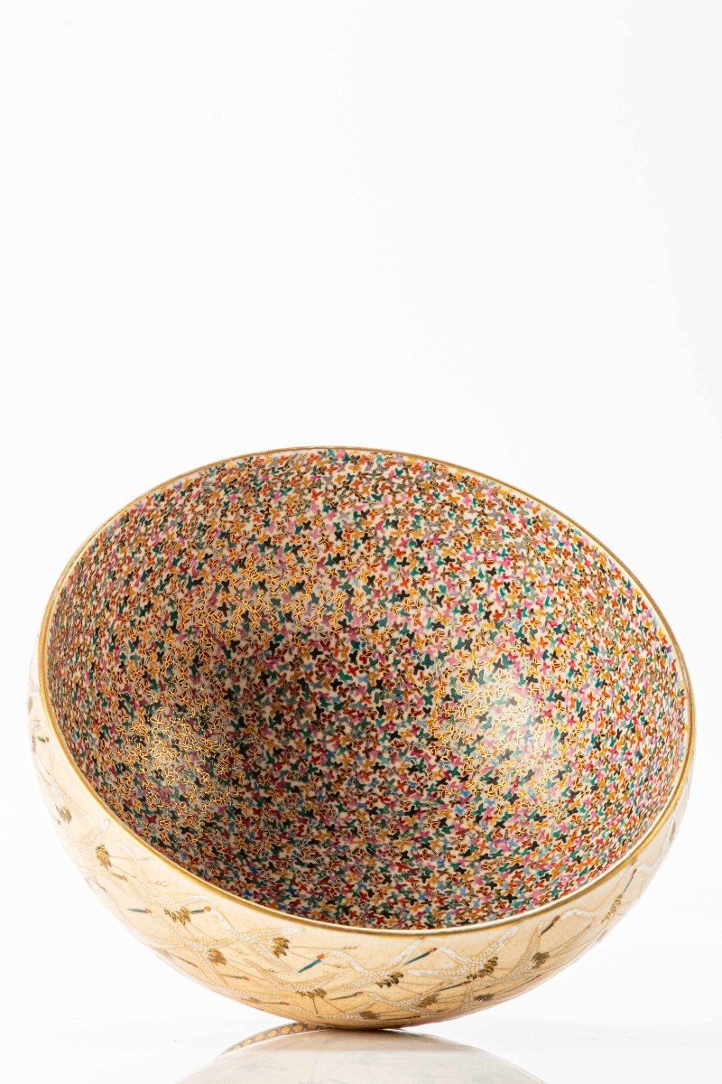 Satsuma Ceramic Bowl Adorned With Relief Glazes And Gold Details -photo-1