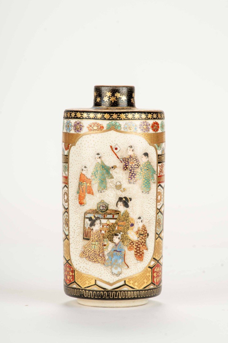 Vase Satsuma peint d'émaux polychromes et d'or pur, Signé Kozan-photo-3