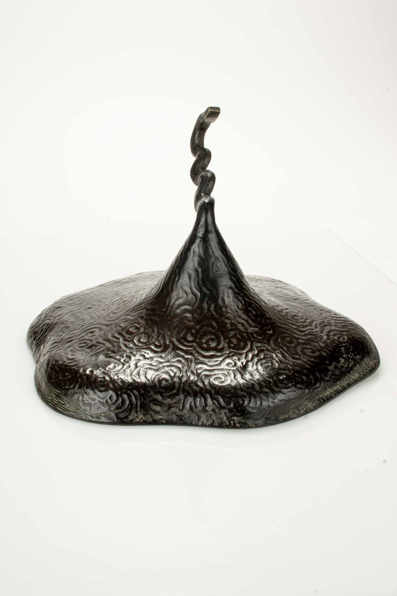 A Bronze Sculpture Depicting Two Toads With An Open Ikebana Vase -photo-5