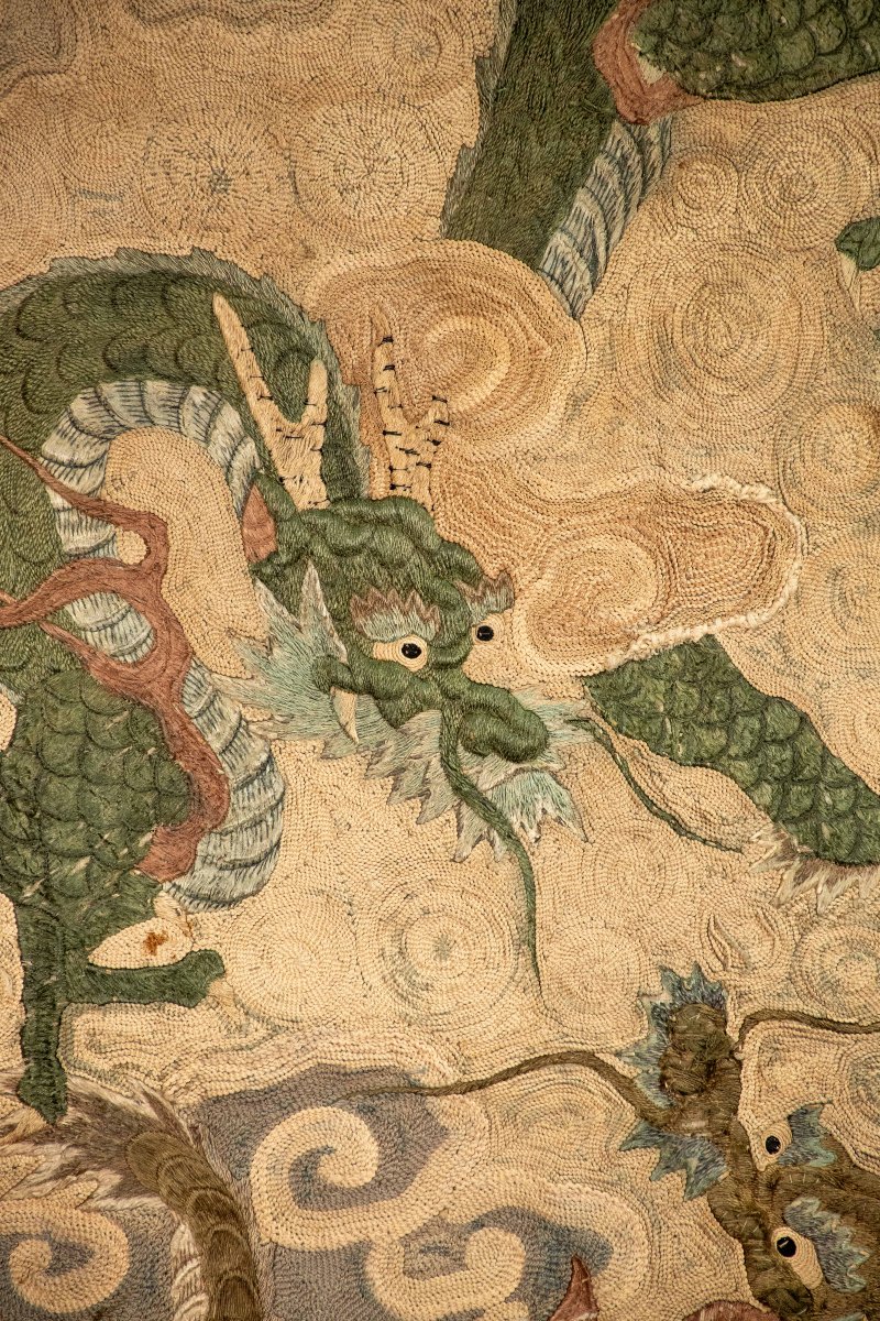 A Raised Embroidery Silk Tapestry Depicting Two Ryū Dragons-photo-3