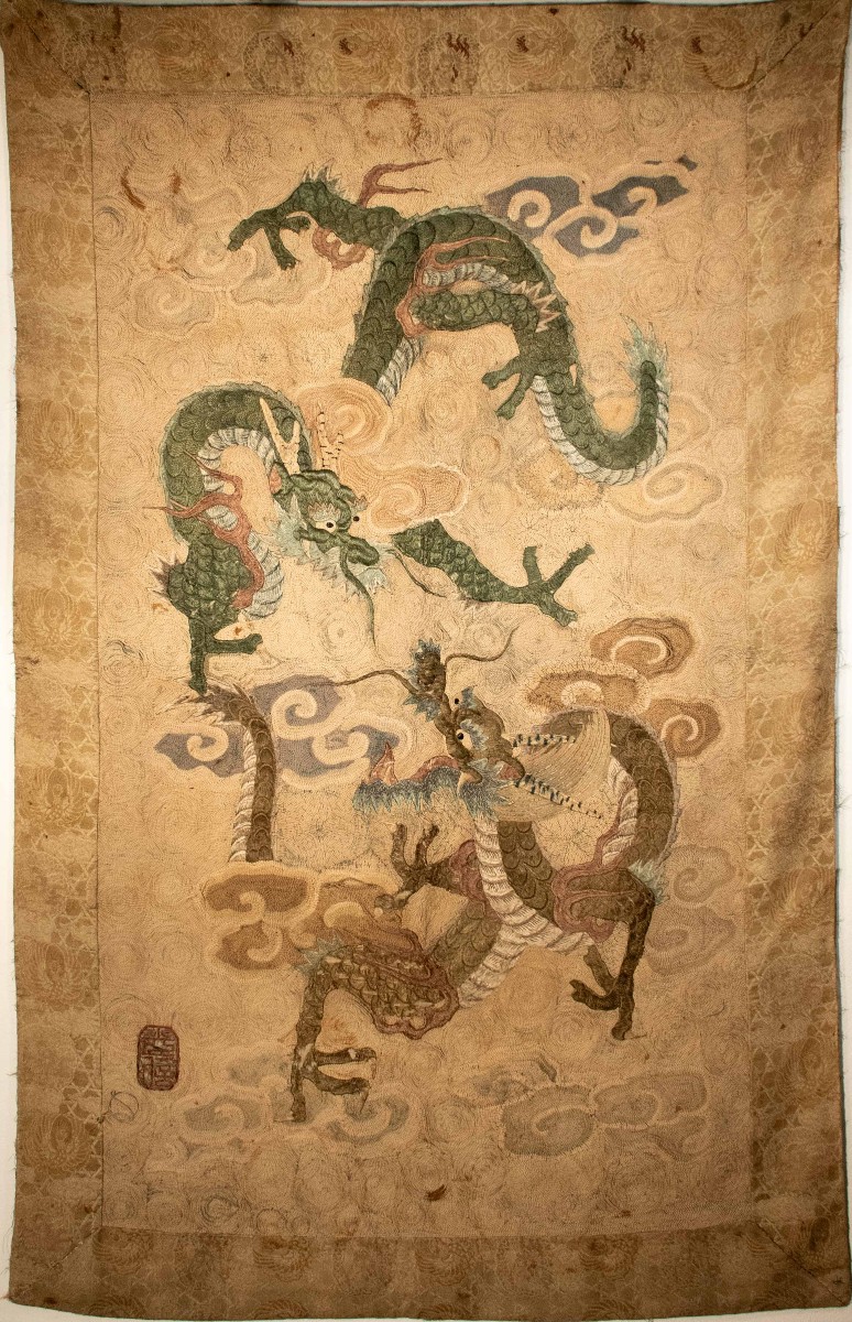 A Raised Embroidery Silk Tapestry Depicting Two Ryū Dragons