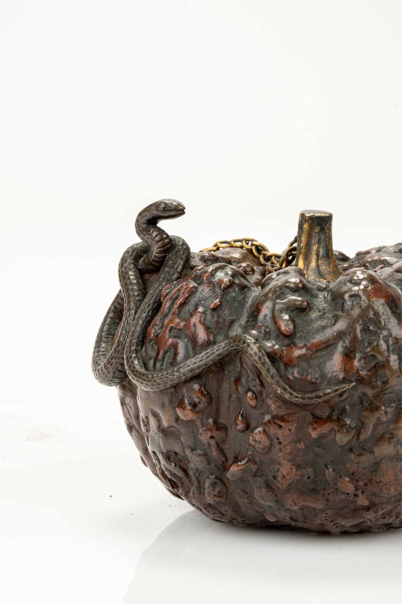 Suiteki en bronze en forme de gourde avec un serpent, signé Masayuki-photo-2