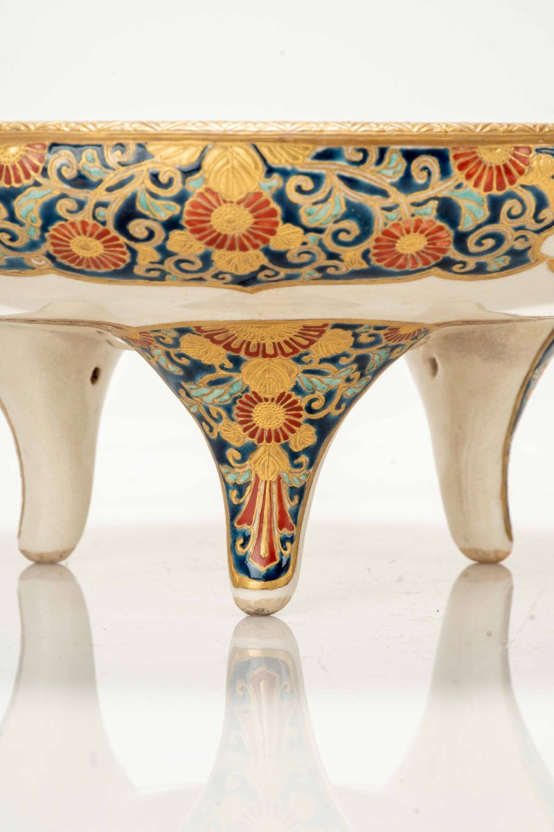Présentoir Satsuma décoré de pin, bambou et prunier en fleurs-photo-2