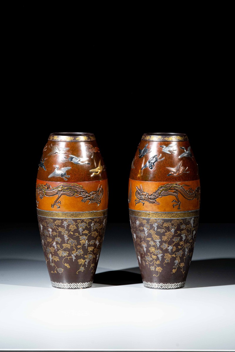 Paire de vases en fer et bronze signés Hamada Sei