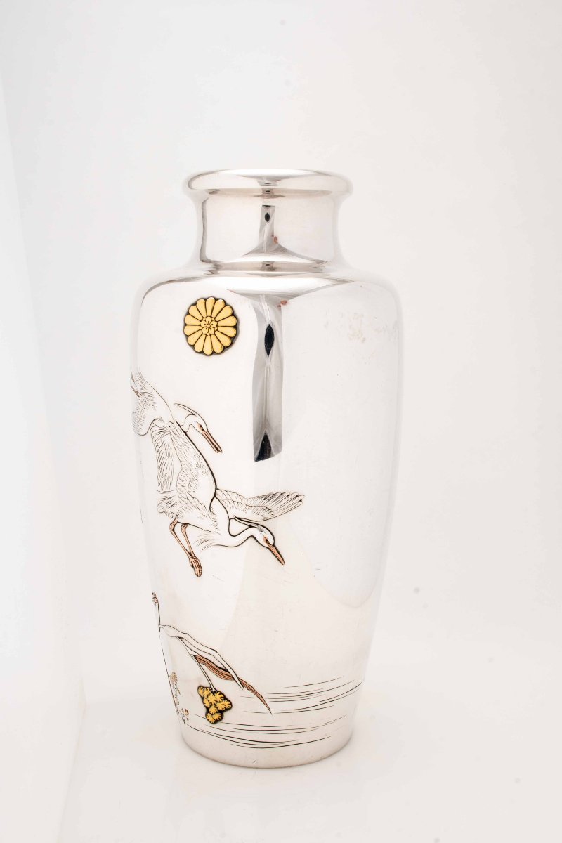 An Imperial Silver Vase With Egrets In Flight Signed Shoshu Sai For Miyamoto Company-photo-1