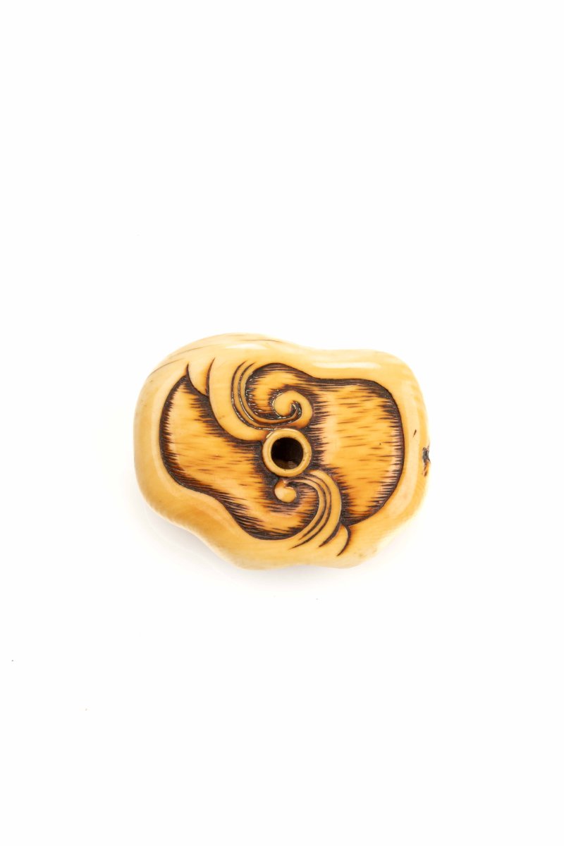 Netsuke manju japonais en ivoire représentant un dragon enroulé -photo-2