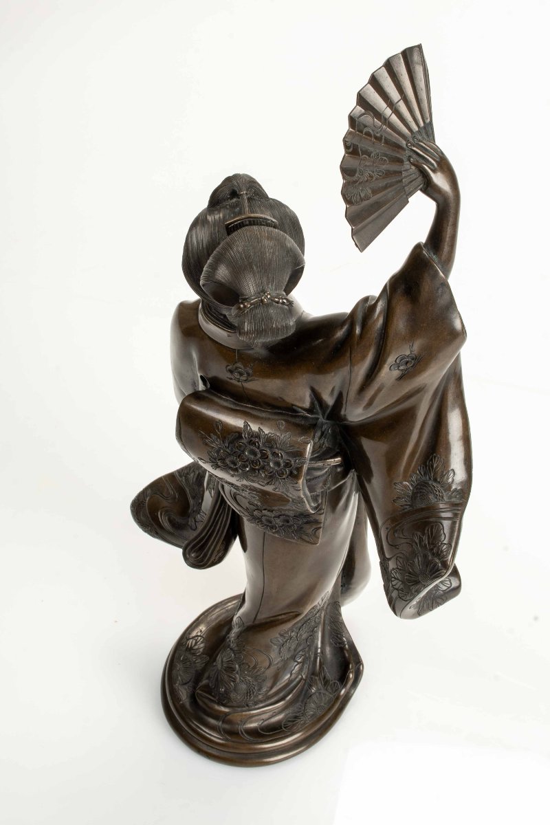 Sculpture japonaise en bronze représentant une danseuse avec éventail-photo-5