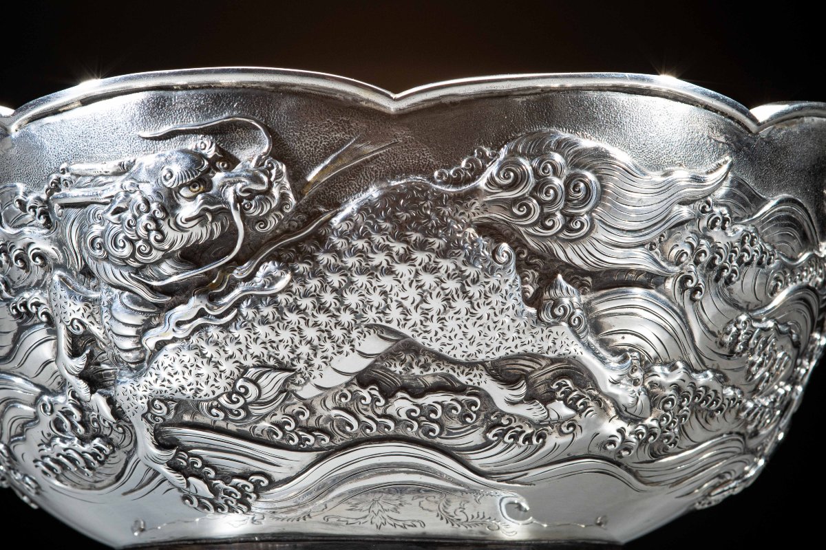 Coupe japonaise en argent représentant trois kirin, signée Nemoto-photo-4
