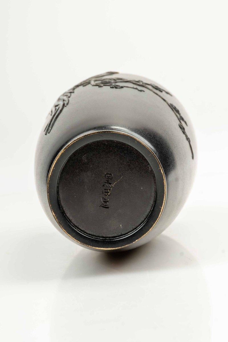 Vase en bronze représentant un coq onagadori sur une branche de prunier, signé Kuroda Company-photo-3