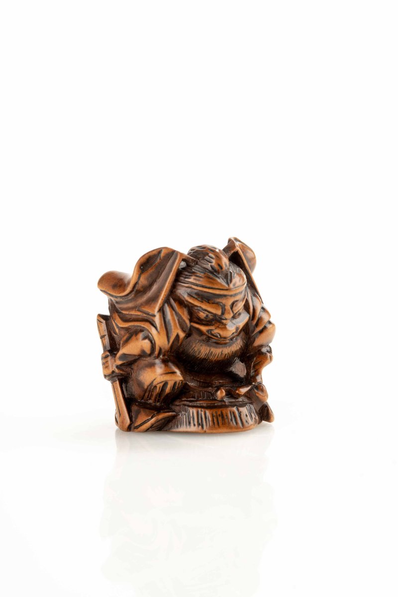 Netsuke en buis représentant Shoki avec un oni-photo-4